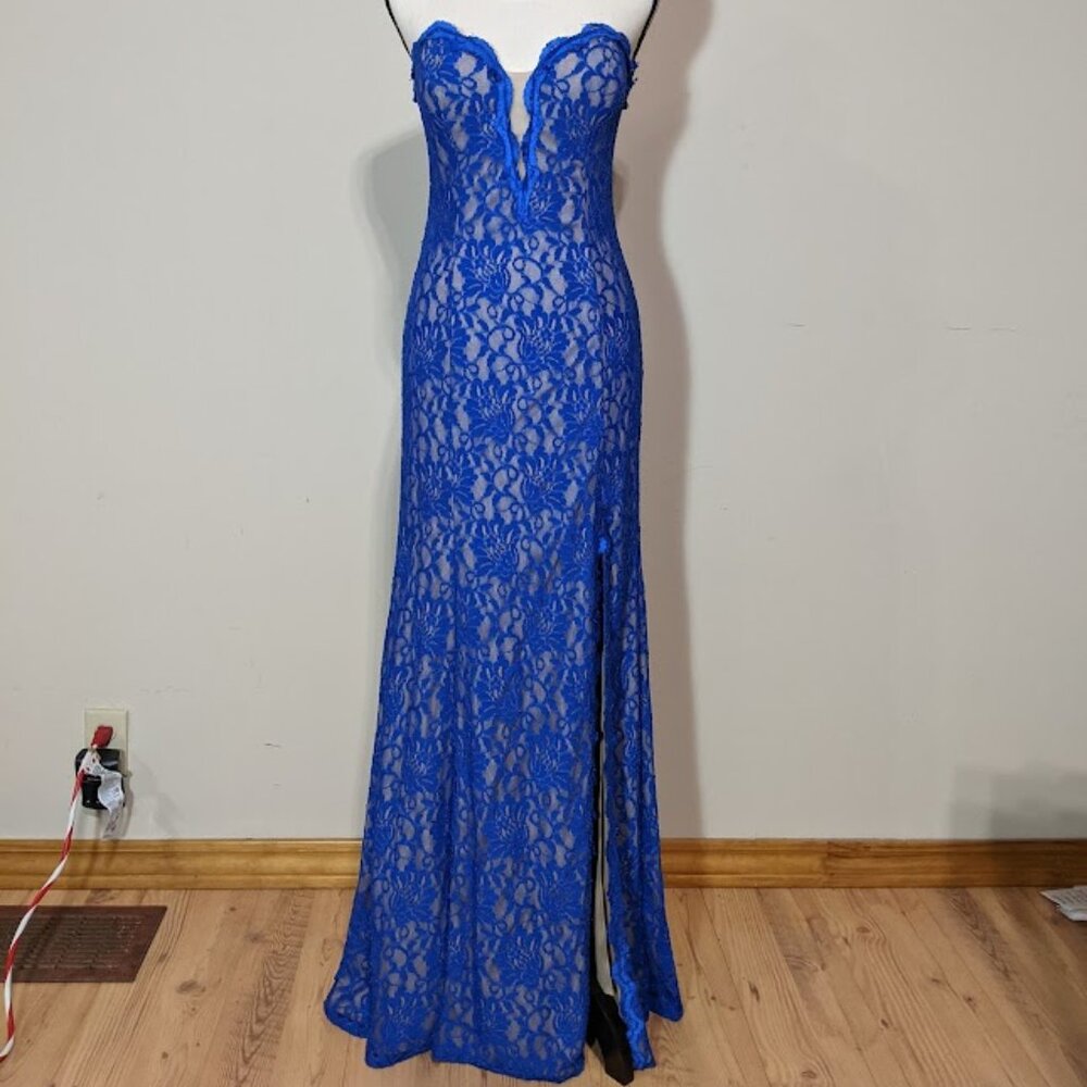 EUC Royal Blue Lace Xscape Cocktail/Prom Dress with Sweetheart Neckline Size 8